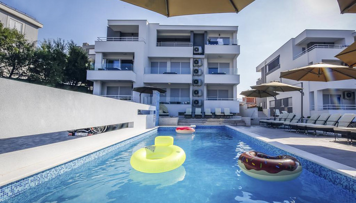 Premium Apartment mit Pool